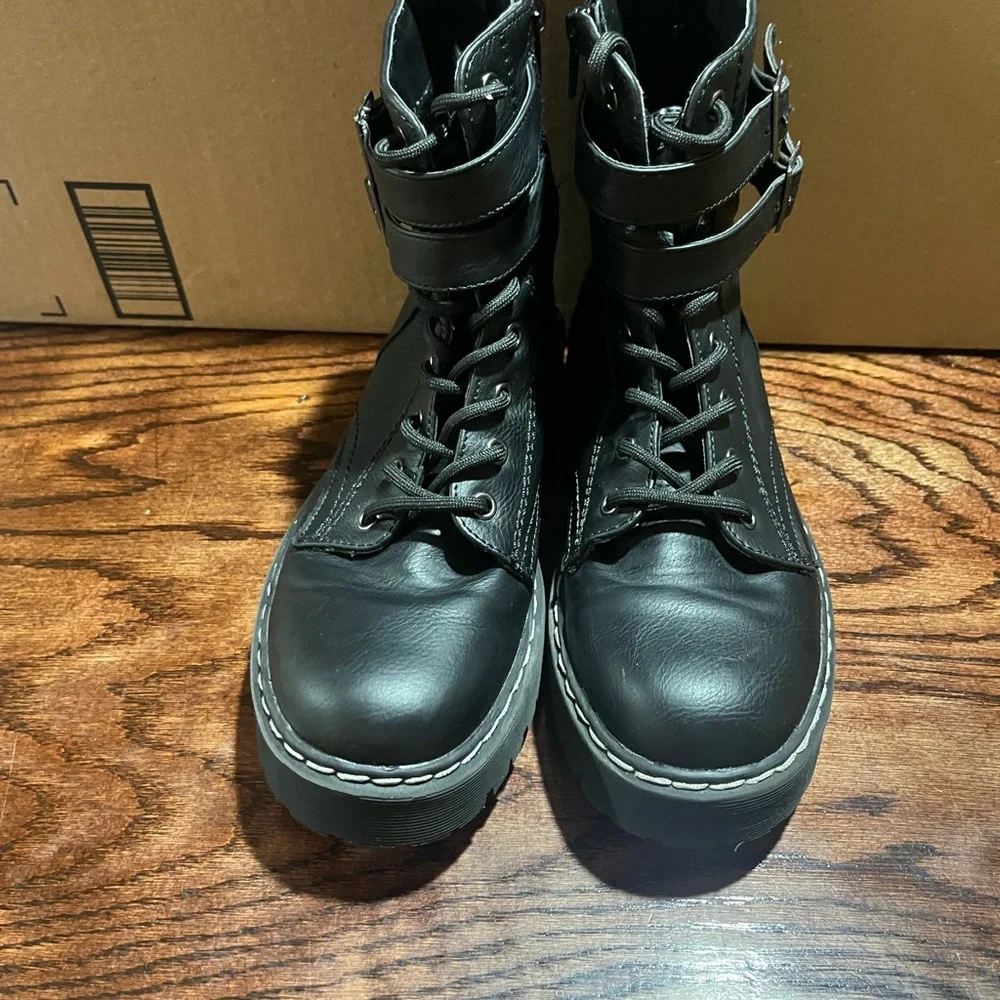 XOXO Womens Hailee Ankle Boot Combat Black 7 XO222590 - Picture 3 of 8